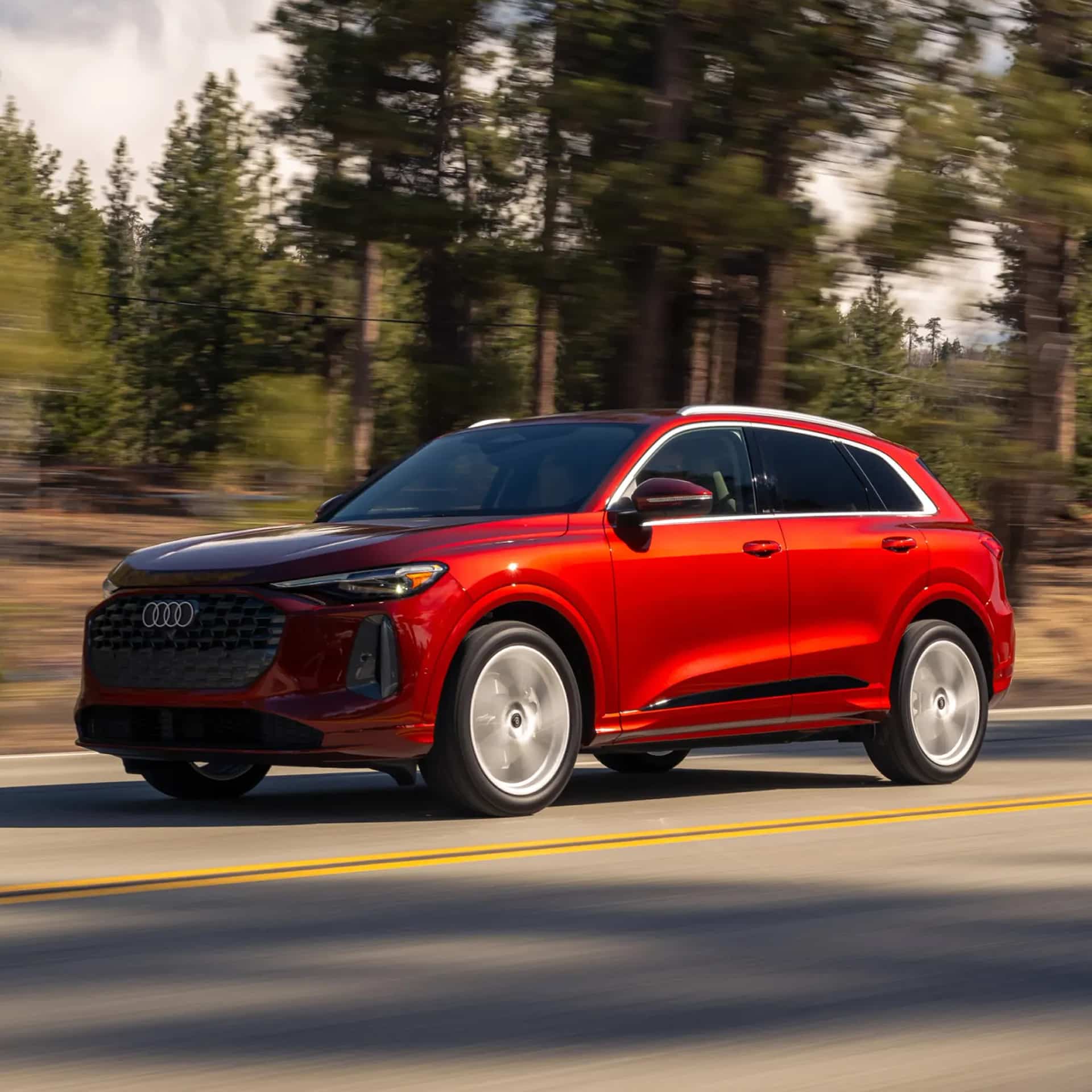 Right profile view of an Audi Q5 accelerating.